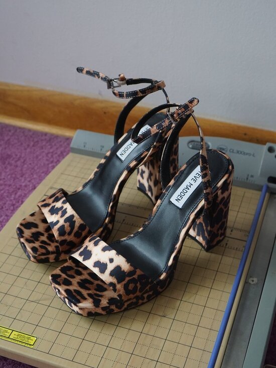 Steve Madden Shoes - Steve Madden leopard print platform sandal heels 6.5
